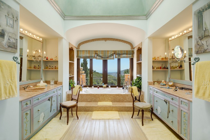 Bathroom of luxury property Finca Sagitario